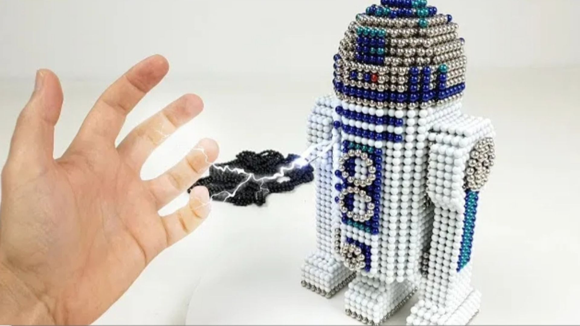 ⁣Star Wars R2-D2 out of Magnetic Balls Magnetic Games